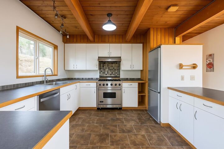 Property Photo: 873 Baycrest Drive BC V7G 1N7