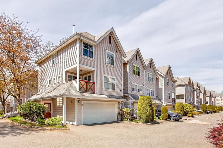 Property Photo: 2450 Hawthorne Avenue 34 BC V3C 6B3