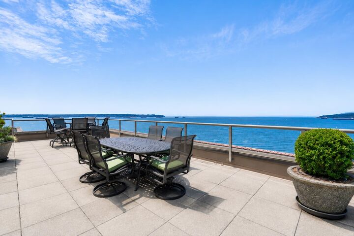 Property Photo: 2250 Bellevue Avenue Ph BC V7V 1C6