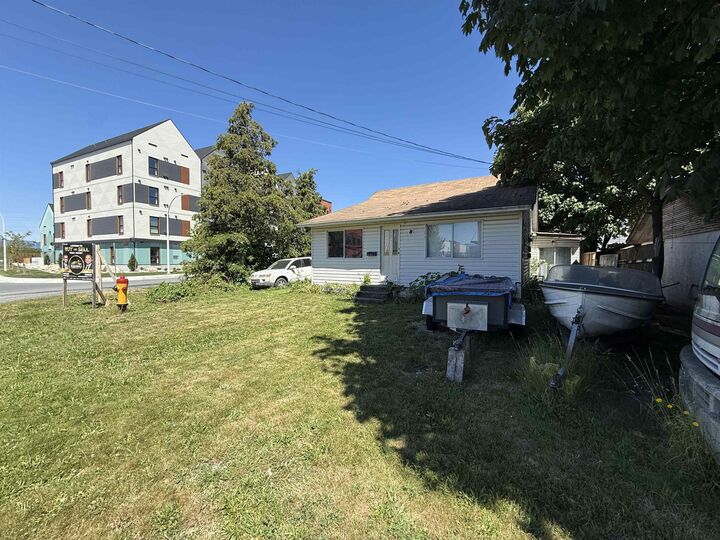 45871 Rowat Avenue — photo 1