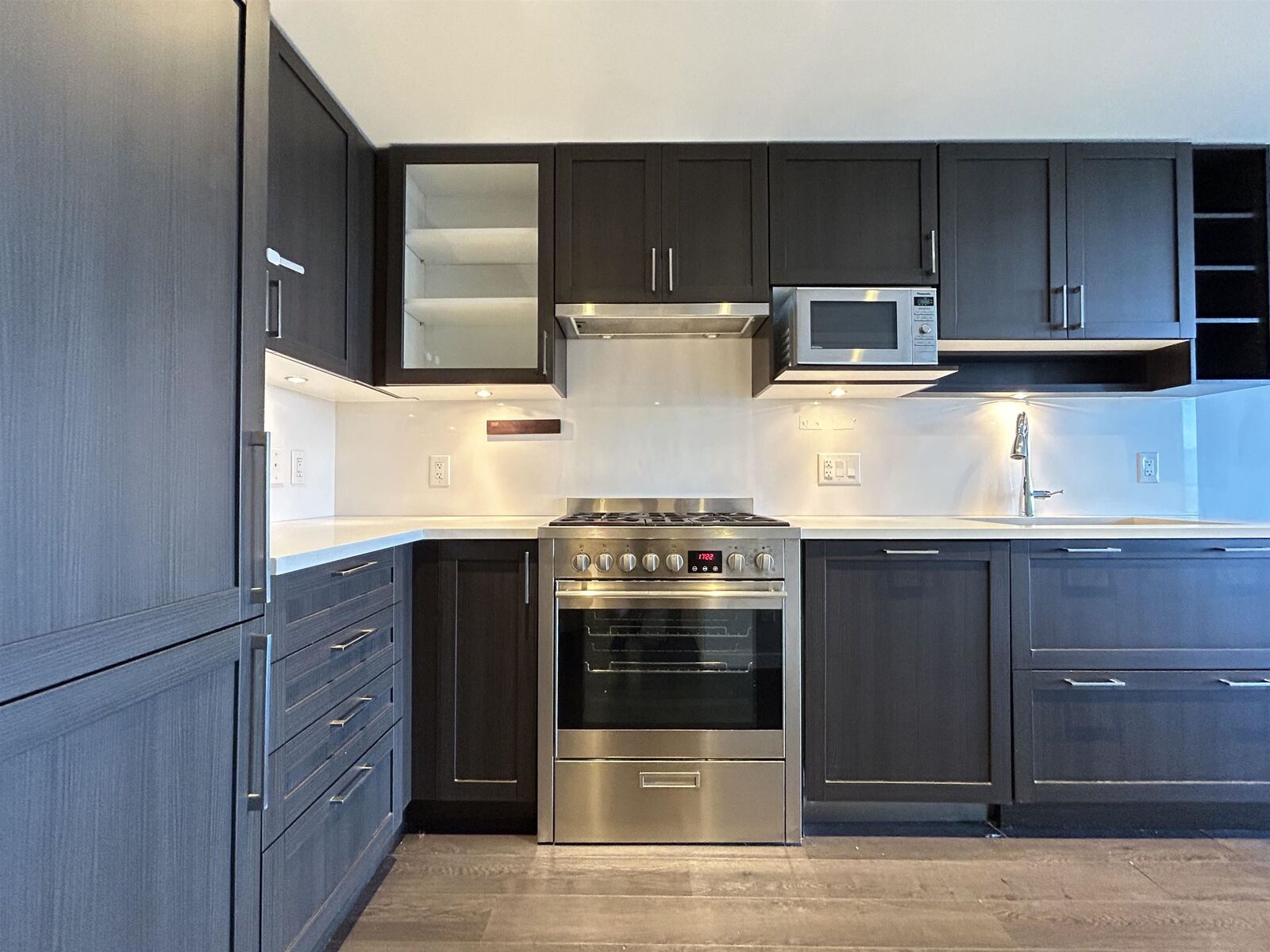 Property Photo:  5515 Boundary Road 2703  BC V5R 0E3 