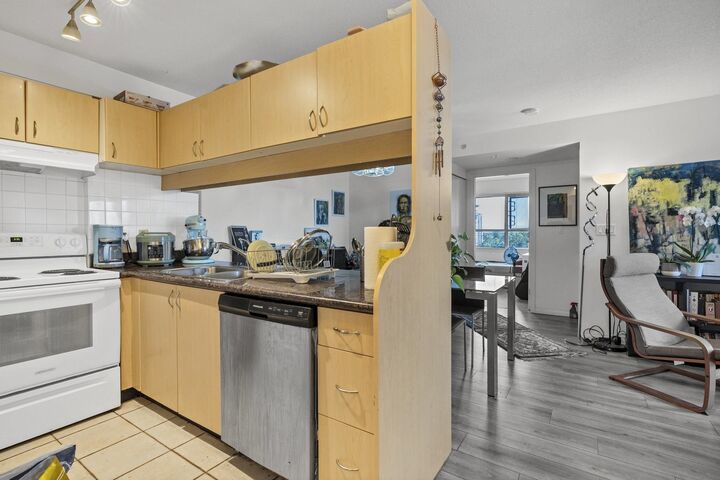 Property Photo: 6611 Cooney Road 910 BC V6Y 4C5