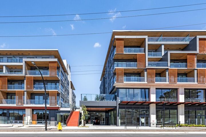 Property Photo: 422 E 3rd Street 401 BC V7L 0K1