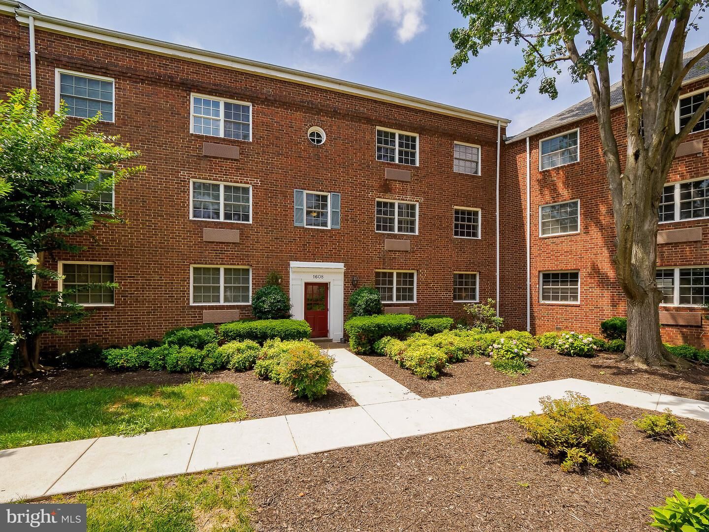 Property Photo:  1608 W Abingdon Drive 102  VA 22314 