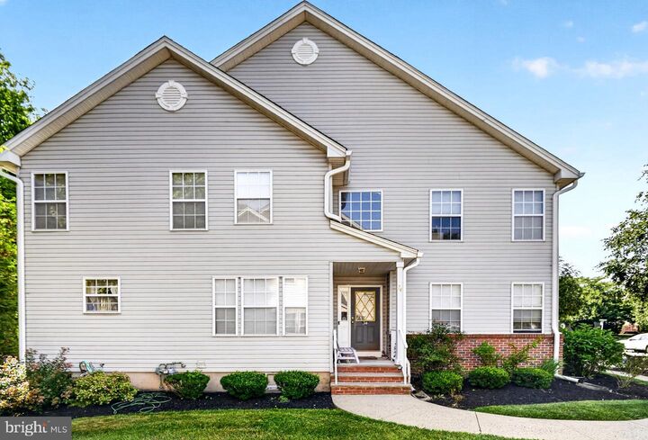 Property Photo:  24 Amy Drive  NJ 08902 