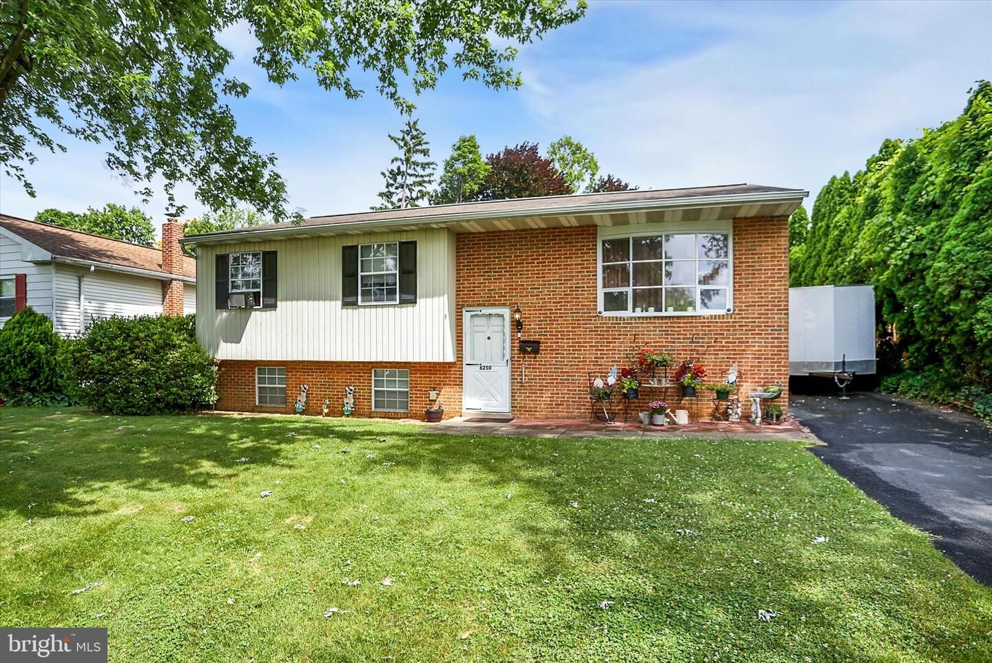 Property Photo:  6250 Huntingdon Street  PA 17111 