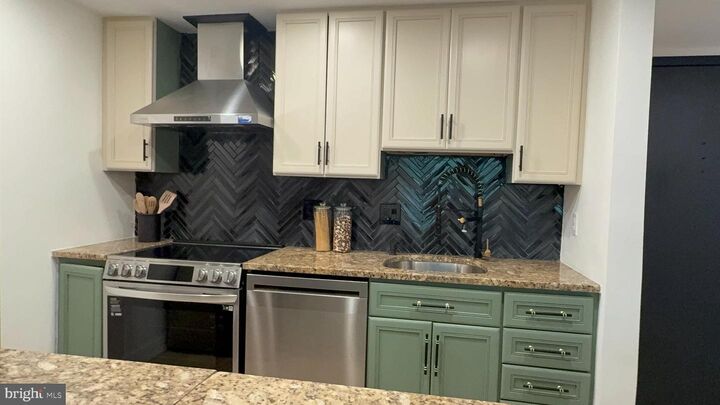 Property Photo: 6300 Stevenson Avenue 119 VA 22304