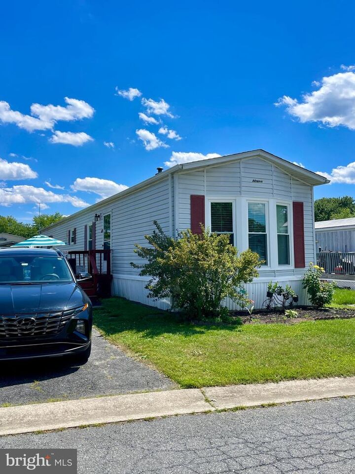 Property Photo:  5 Milkweed Court 245  DE 19713 
