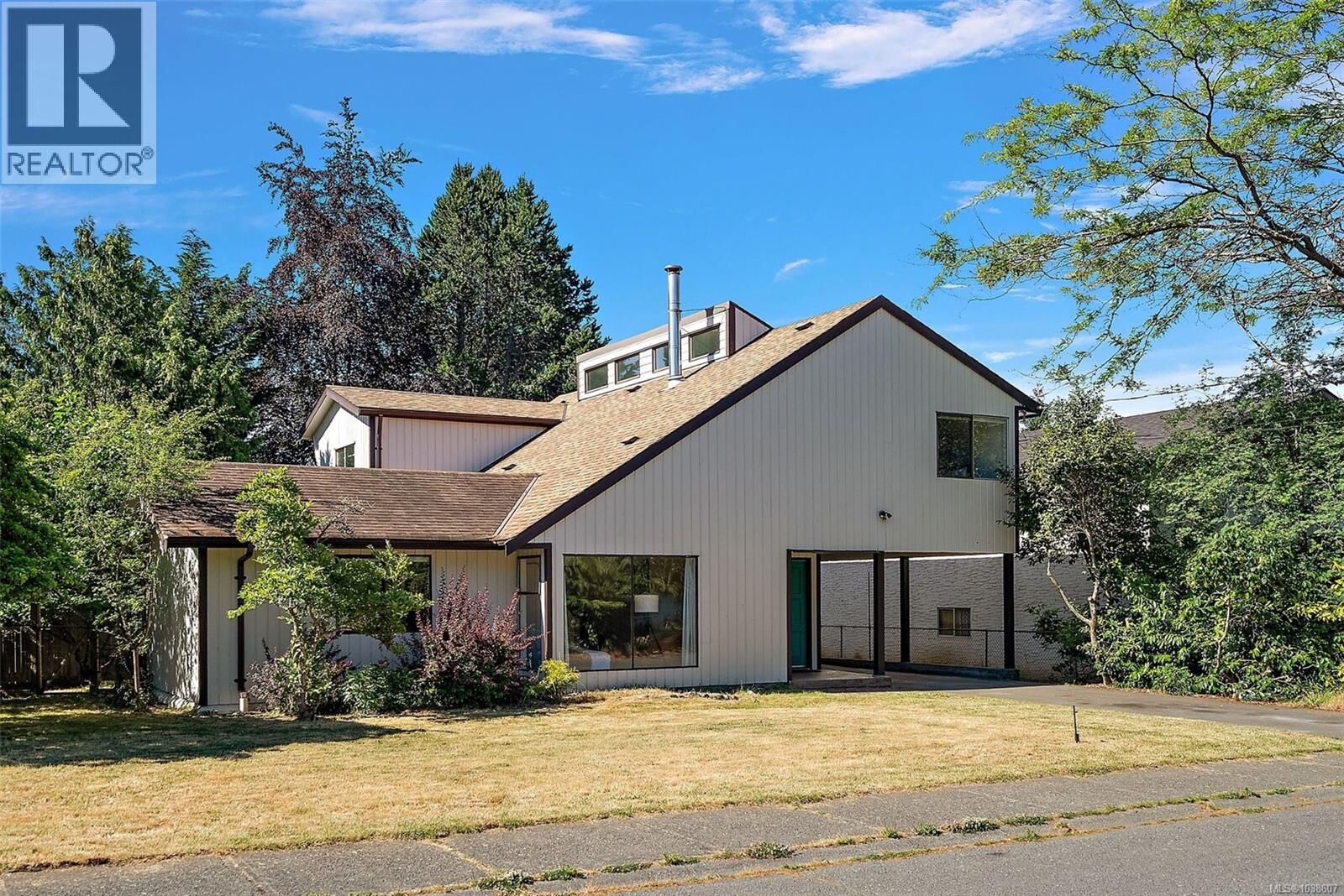 Property Photo: 1871 Fairburn Drive BC V8N 5B4