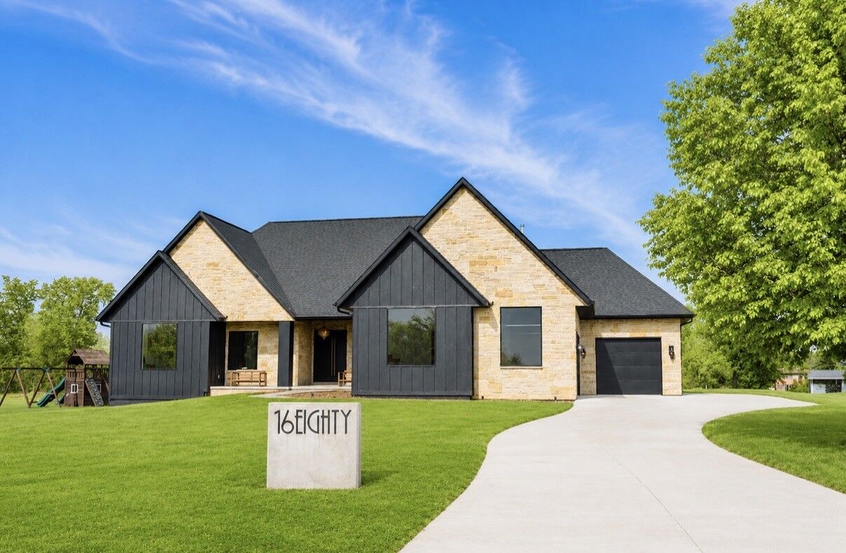 Property Photo:  1680 Timberlake Run  IA 52403 