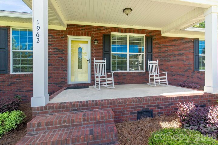 Property Photo:  1962 Robin Drive  SC 29720 