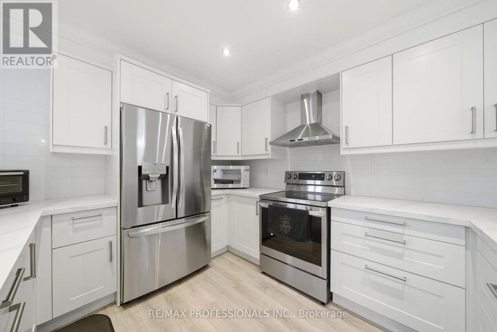 Property Photo:  141 Ripley Court 6  ON L6H 1H2 