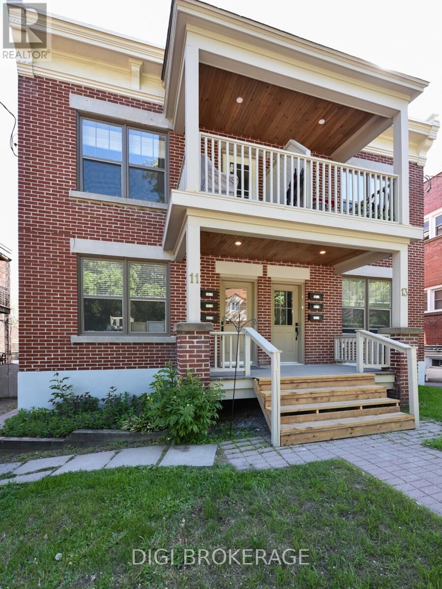 Property Photo: 13 Acacia Avenue ON K1M 0P3