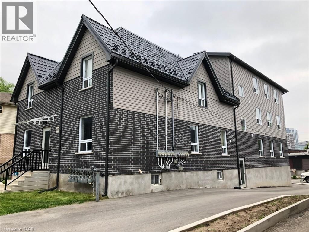Property Photo: 133 North Wellington Street North 11 ON N2H 5J9