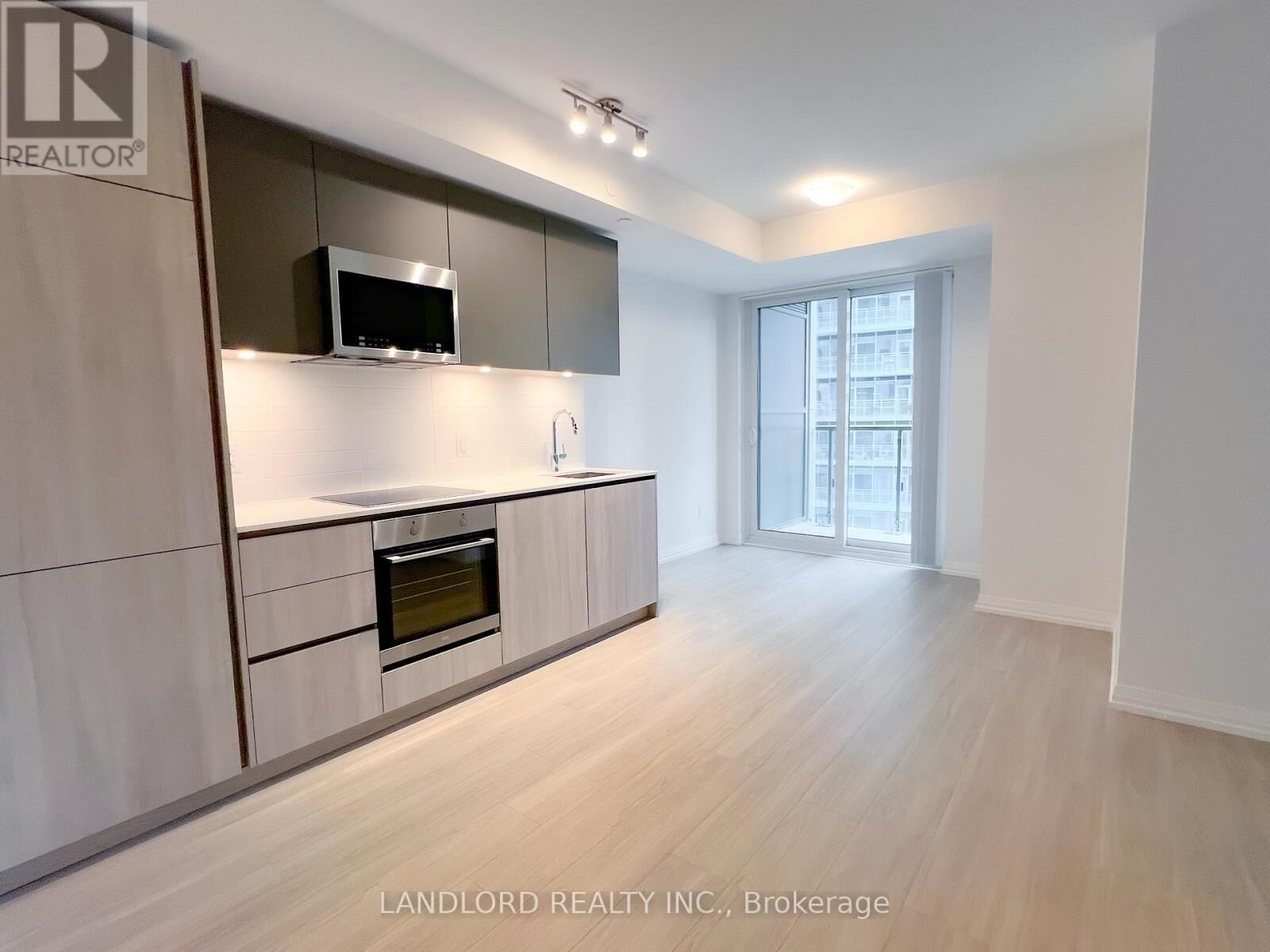 Property Photo:  8 Widmer Street 3309  ON M5V 0W6 