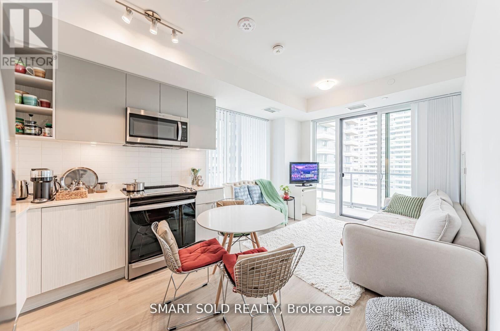 Property Photo: 25 Holly Street 2003 ON M4S 0E3