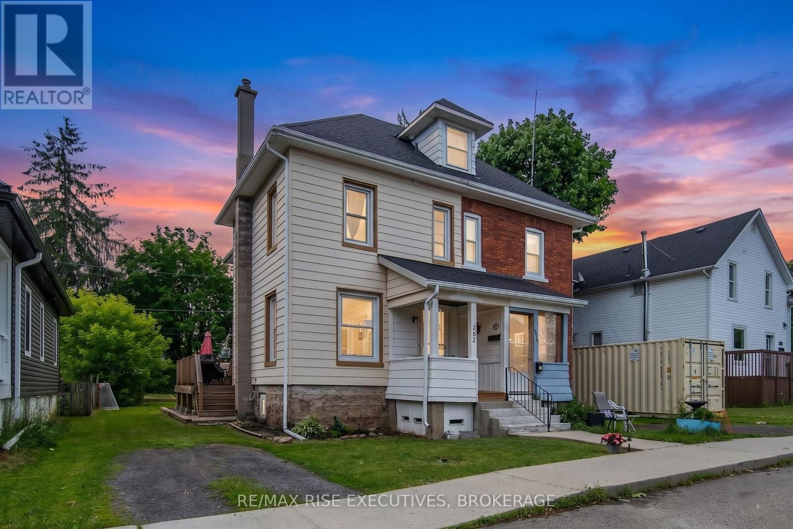 Property Photo: 282 Sydenham Street ON K7G 1C3