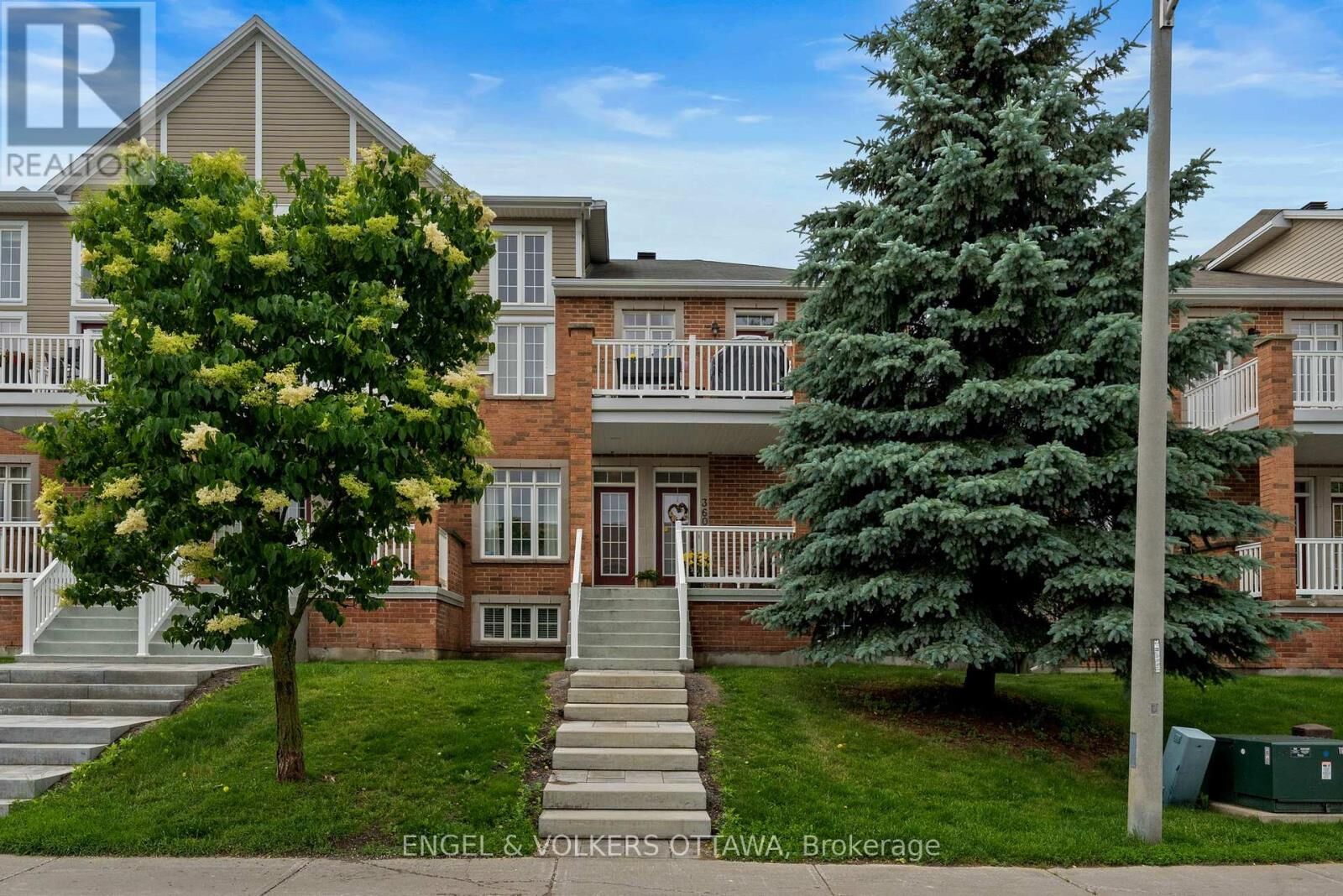 Property Photo: 362 Royal Fern Way ON K1V 2K6