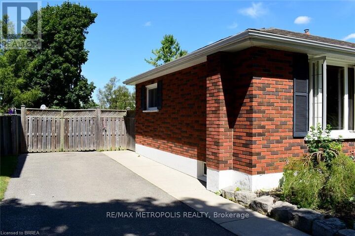 Property Photo:  5 McCammon Street Upper  ON N3L 1V8 