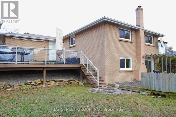Property Photo: 27 Stornoway Crescent ON L3T 3X8
