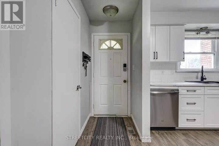 Property Photo: 81 Parkside Drive 5 ON N5R 3V1
