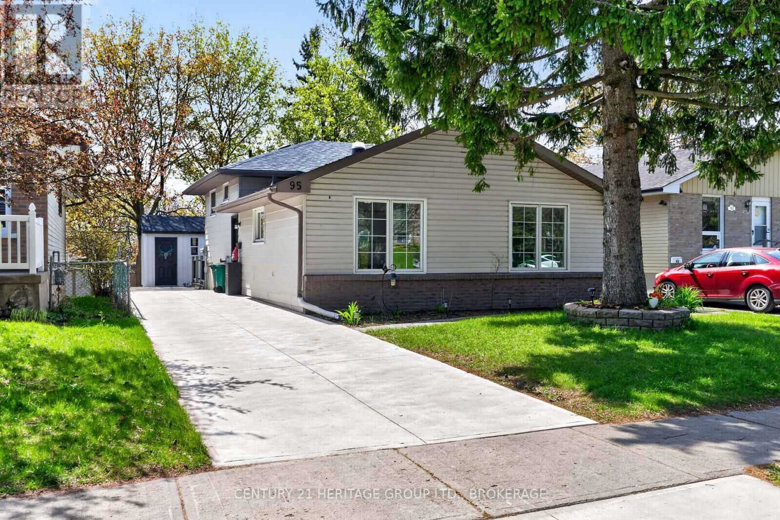 Property Photo:  95 Virginia Street  ON K7K 5Y3 