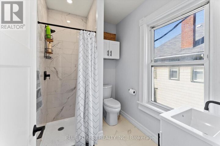 Property Photo:  135 William Street North 4  ON N7M 4L6 
