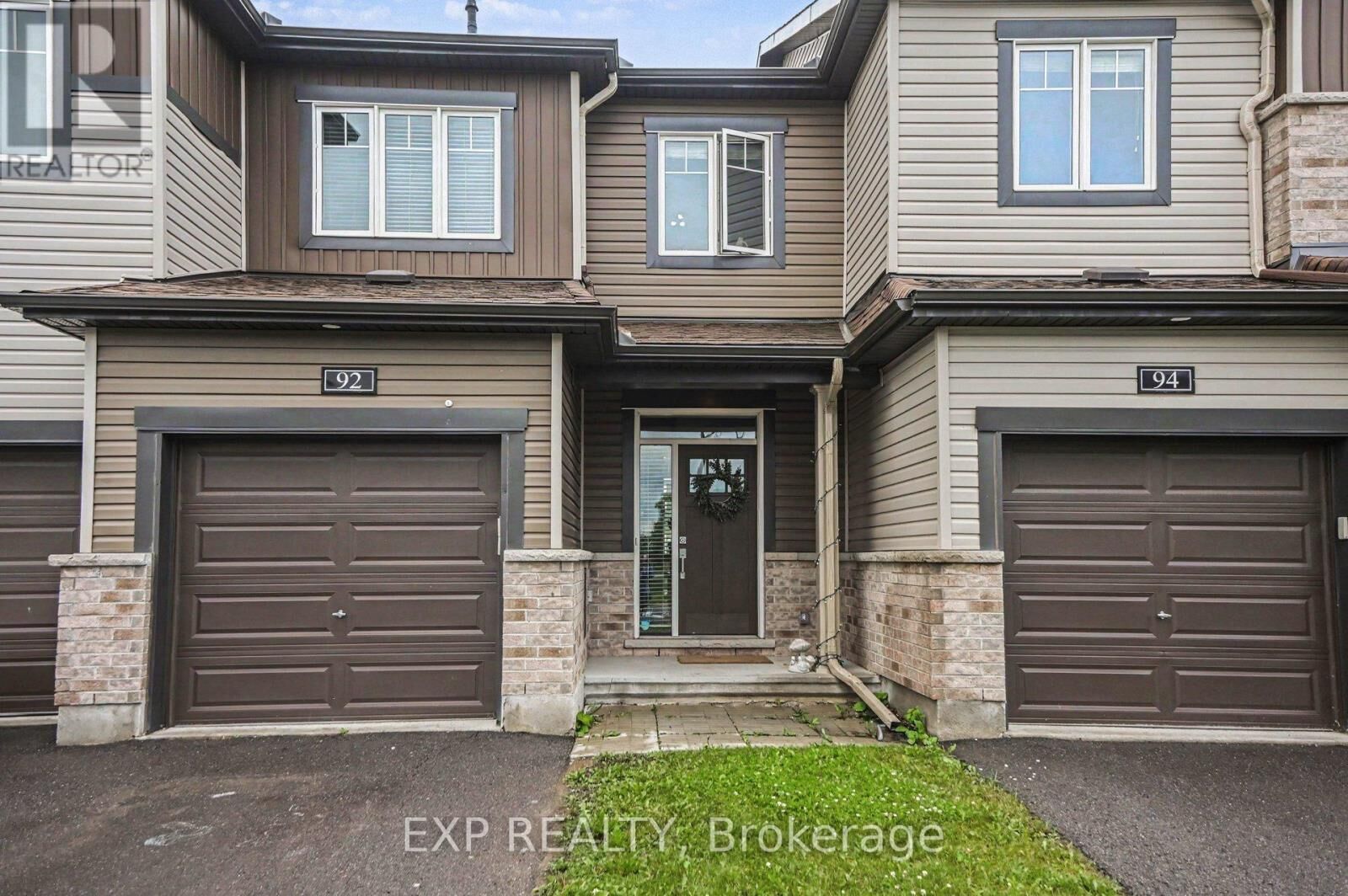 Property Photo:  92 Gardenpost Terrace  ON K4A 5H2 