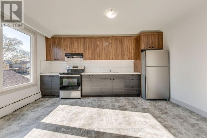 Property Photo: 362 Royal York Road 2 ON M8Y 2R2