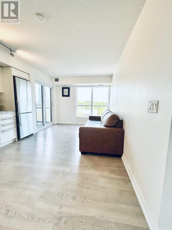 Property Photo:  275 Village Green Square 422  ON M1S 0L8 