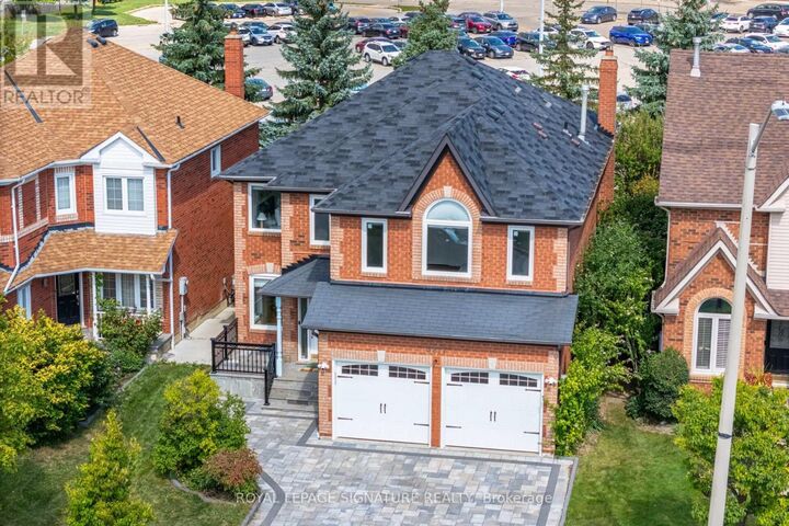 Property Photo: 5217 Fallingbrook Drive ON L5V 1N7