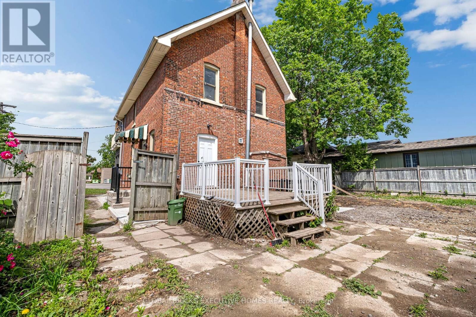 Property Photo:  108 Lindsay Street South  ON K9V 2M6 
