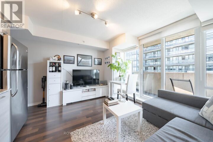 Property Photo:  20 Joe Shuster Way 1208  ON M6K 0A3 