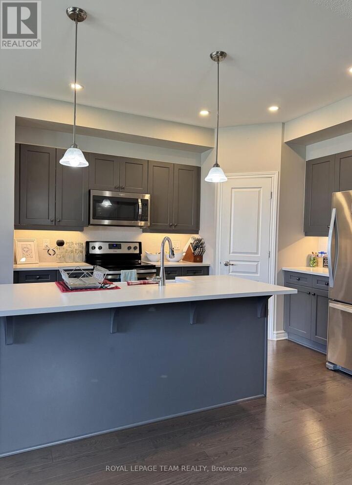 Property Photo: 1162 Beckett Crescent ON K2S 0Z2