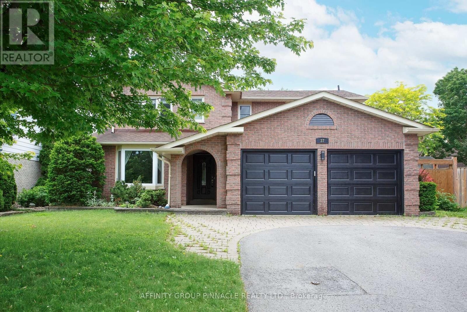 Property Photo: 37 Parkway Avenue ON K9V 5J7