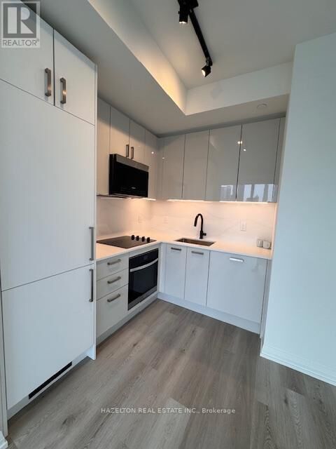 Property Photo:  280 Dundas Street West 1510  ON M5V 1G2 