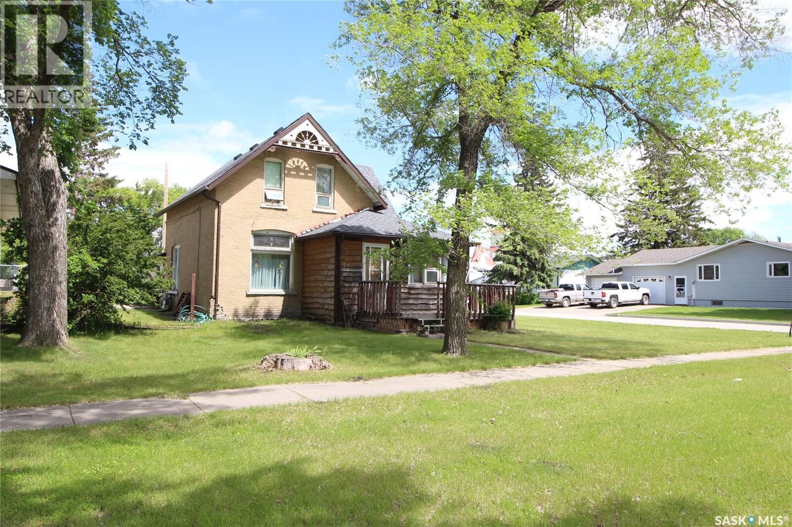 Property Photo:  610 Broadway Avenue  SK S0G 3N0 