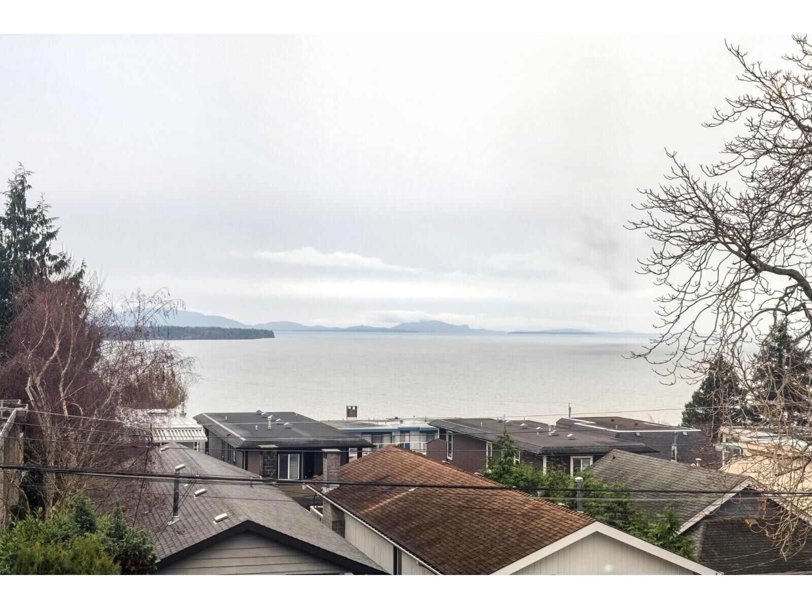 Property Photo: 15176 Buena Vista Avenue 204 BC V4B 1Y3