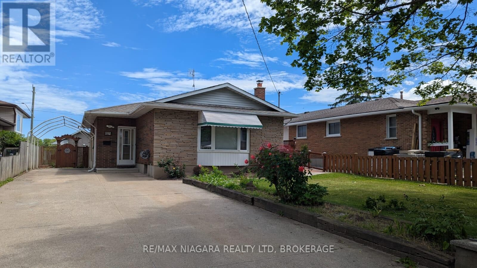 Property Photo: 624 Bunting Road ON L2M 2Z8
