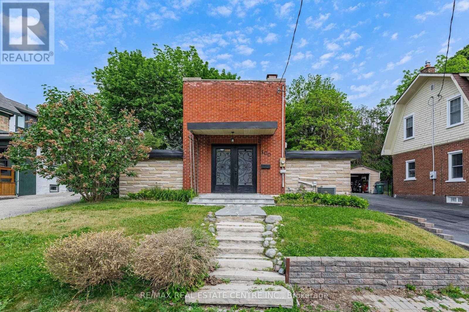 Property Photo:  100 Mansion Street  ON N2H 2J9 