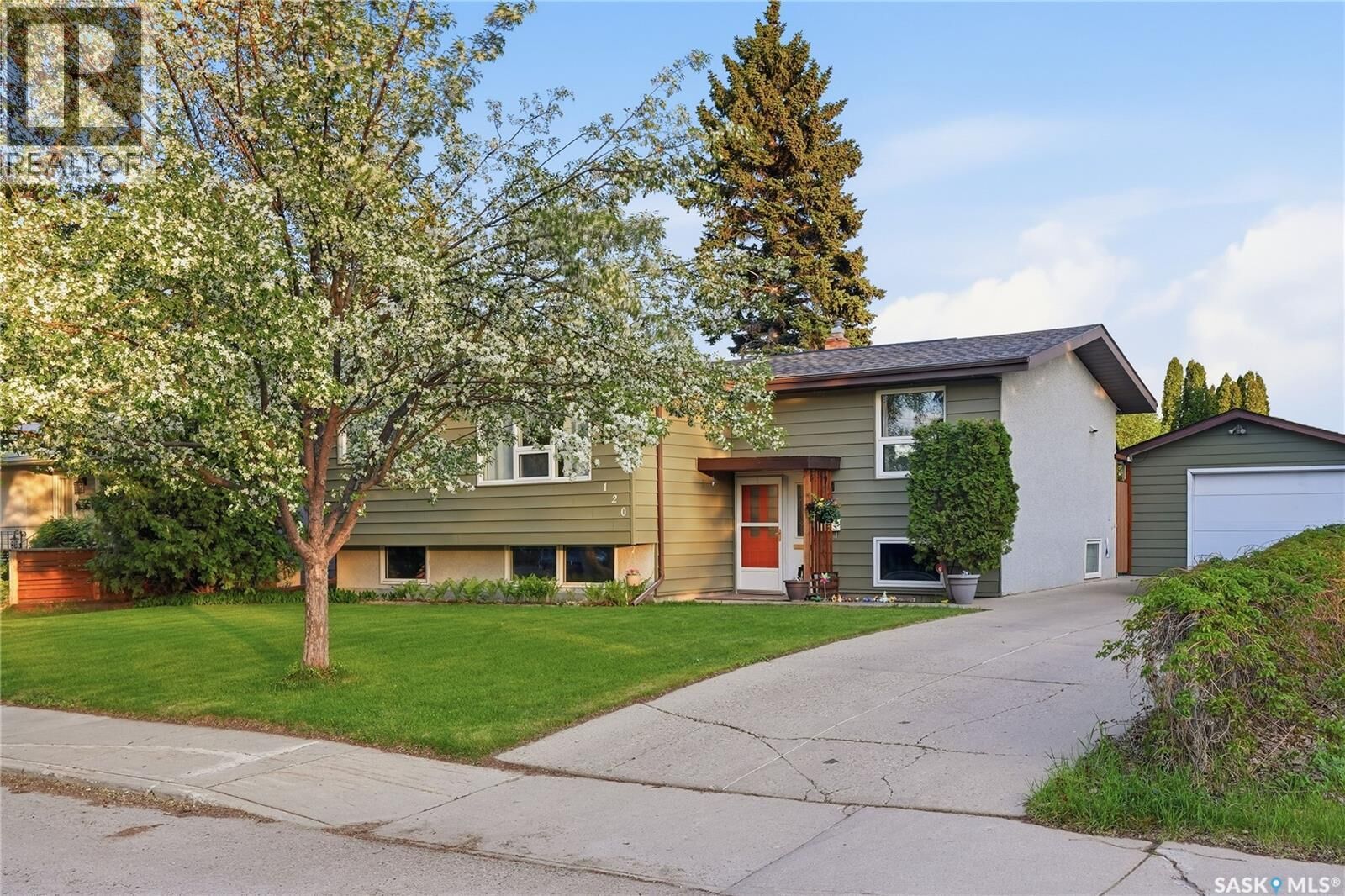 Property Photo:  120 Rupert Drive  SK S7K 1B3 