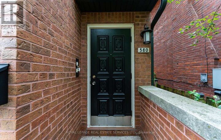 Property Photo:  580 Indian Road 2nd Floor  ON M6P 2C2 
