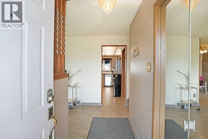 Property Photo:  24 Lake Stafford Drive East  AB T1R 0P4 
