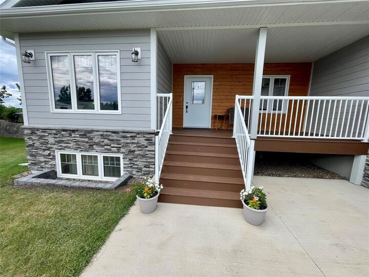 Property Photo: 982 Stickle Avenue MB R0K 0H0