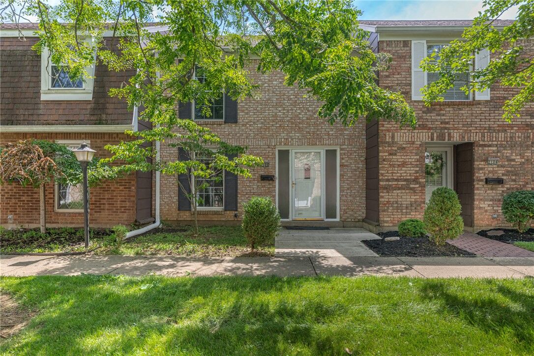 Property Photo: 2106 Wellington Court OH 45324