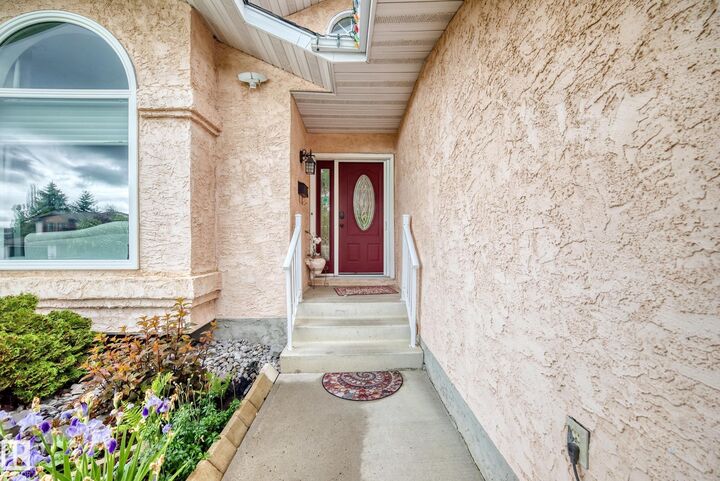 Property Photo:  4216 47 Street NW  AB T6L 6J5 