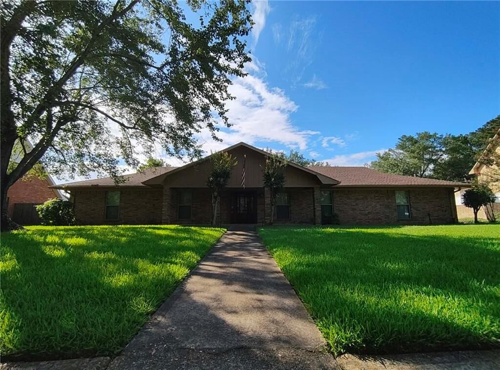 Property Photo:  4004 Huntwick Boulevard  LA 71303 
