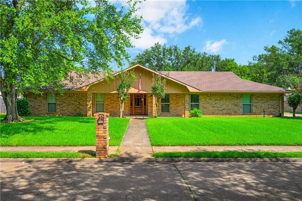 Property Photo:  4004 Huntwick Boulevard  LA 71303 