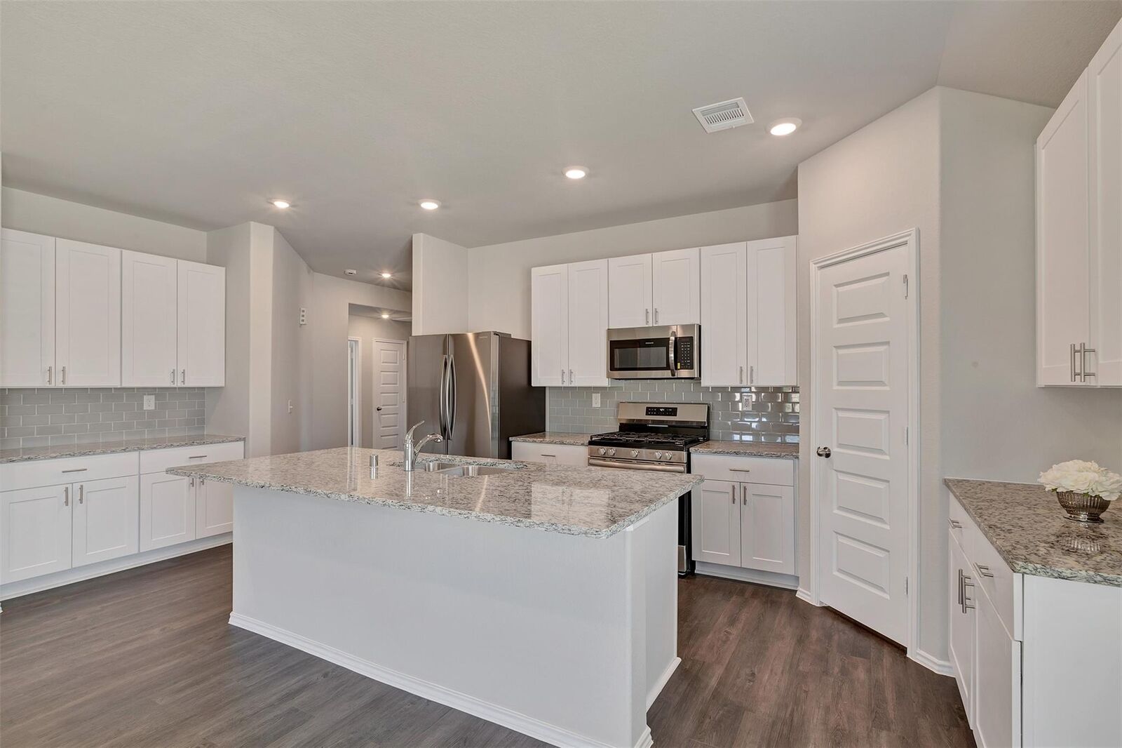 Property Photo: 261 Gallant Front Trail TX 77354