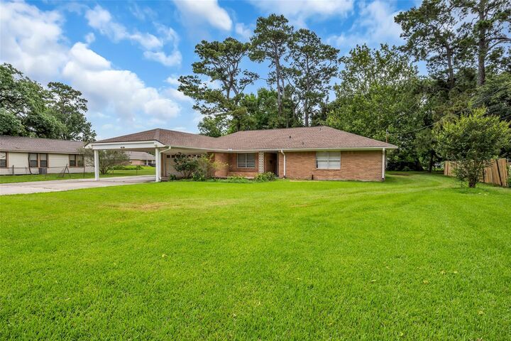 Property Photo:  205 N 8th Street  TX 77562 